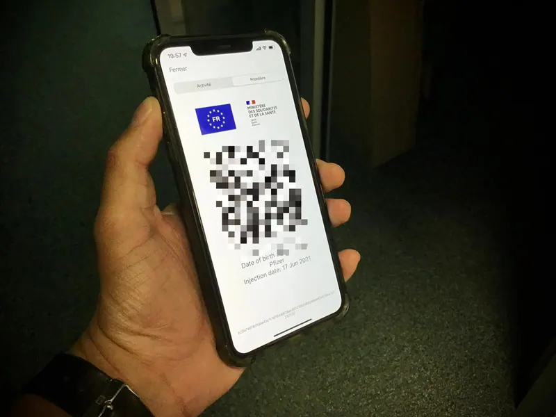 Un pompier et un médecin mis en examen pour "faux pass sanitaires"
