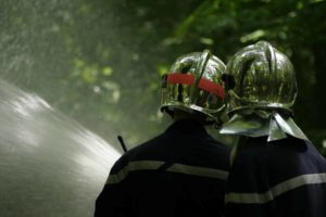 deux pompiers